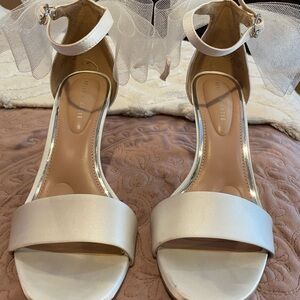 Kelly and Katie women's bridal shoes size 8m